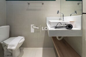 Deluxe Apartment | Bathroom - Lobie Vilares Copacabana (Rio de Janeiro)