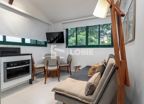 Deluxe Apartment | Living area | Flat-screen TV - Lobie Vilares Copacabana (Rio de Janeiro)