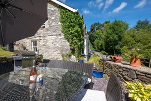 Outdoor dining - 4 Bed in Betws-y-Coed (oc-49049) (Betws-y-coed)