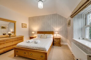 Iron/ironing board, free WiFi, bed sheets - 4 Bed in Betws-y-Coed (oc-49049) (Betws-y-coed)
