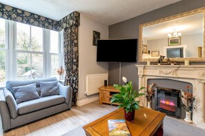 TV, fireplace - 4 Bed in Betws-y-Coed (oc-49049) (Betws-y-coed)