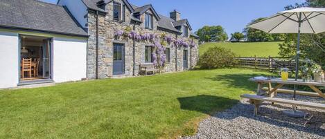 屋外ダイニングエリア