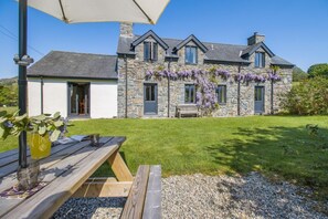 Outdoor dining - 2 Bed in Dolgellau (oc-75787) (Dolgellau)