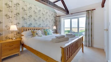 4 bedrooms, iron/ironing board, travel cot, free WiFi