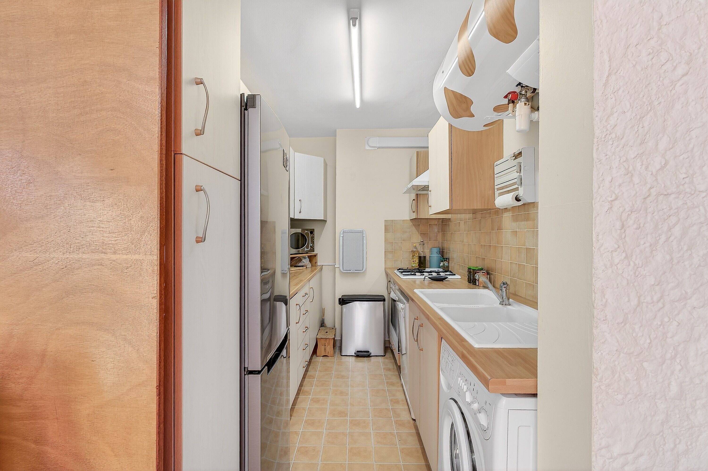 Kylskåp, mikrovågsugn, ugn och spishäll