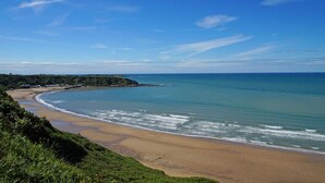 A coastal beach with clear skies and calm waters. - 3 Bed in Cwmystradllyn (oc-wag708) (Cwmystradllyn)