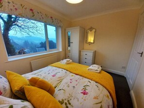 Iron/ironing board, free WiFi, bed sheets - 4 Bed in Dolgellau (oc-95142) (Llanelltyd)