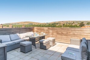 Outdoor dining - 2 Bed in Swanage (oc-wy619) (Swanage)