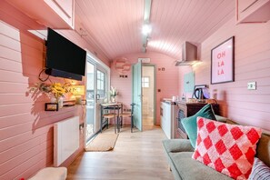 TV - 1 Bed in Redberth (oc-a33670) (Redberth)