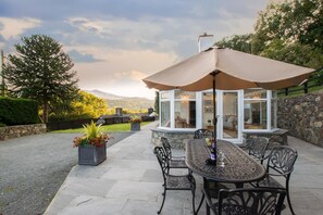 Outdoor dining - 3 Bed in Dolgellau (oc-203224) (Llanelltyd)