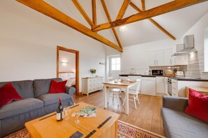 TV - 1 Bed in Quidenham (oc-2232) (Quidenham)