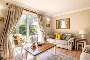 Fireplace - 2 Bed in Hickling (oc-1794) (Hickling)