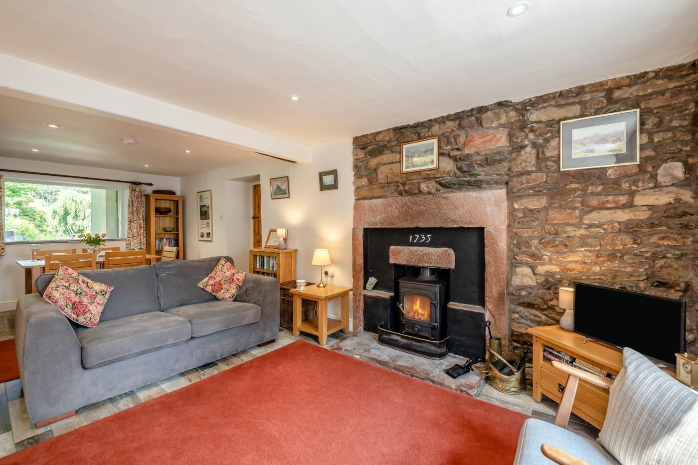 TV, fireplace