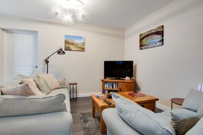 TV - 3 Bed in Great Waldingfield (oc-ac2) (Great Waldingfield)