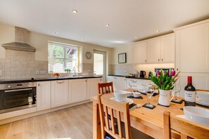 Microwave, oven, dishwasher, high chair - 3 Bed in Machynlleth (oc-415059) (Aberhosan)