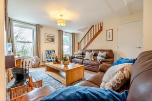 TV, fireplace - 3 Bed in Padstow (oc-d33649) (Padstow)