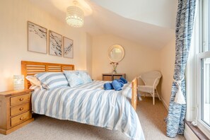 Iron/ironing board, travel cot, free WiFi, bed sheets - 3 Bed in Padstow (oc-d33649) (Padstow)