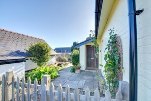 Terrace/patio - 2 Bed in Saundersfoot (oc-pw9078) (Saundersfoot)