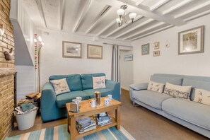 TV, fireplace - 2 Bed in East Rudham (oc-t33378) (East Rudham)