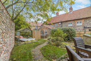 Property grounds - 2 Bed in East Rudham (oc-t33378) (East Rudham)
