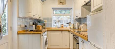 Oven, cookware/dishes/utensils