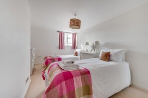 3 bedrooms, iron/ironing board, bed sheets - 3 Bed in Dunwich (oc-atc2) (Dunwich)