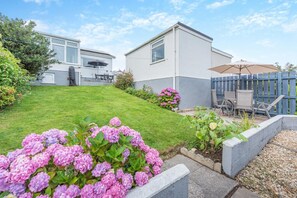 Outdoor dining - 2 Bed in Saundersfoot (oc-pw9255) (Saundersfoot)
