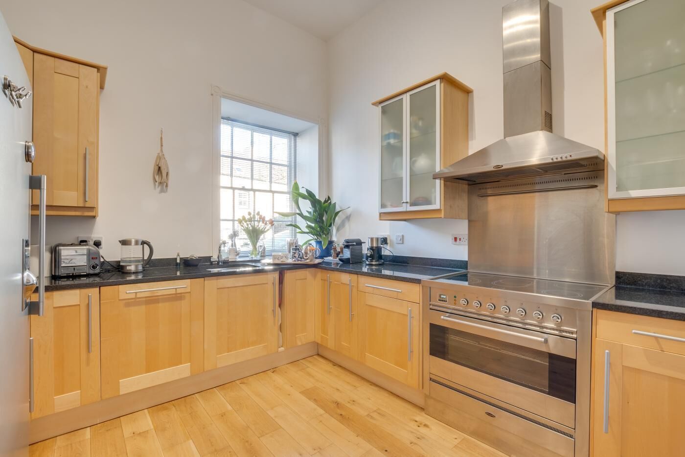 Mikrowelle, Ofen, Geschirrspüler, Kochgeschirr/Geschirr/Besteck