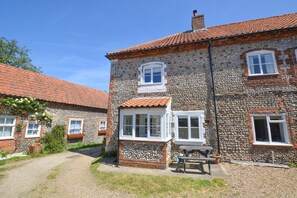 Exterior - 2 Bed in Blakeney (oc-1805) (Blakeney)