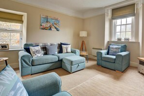 TV, fireplace - 2 Bed in Blakeney (oc-1805) (Blakeney)