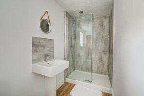 Towels - 2 Bed in Blakeney (oc-1805) (Blakeney)