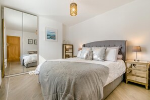 3 bedrooms, iron/ironing board, travel cot, free WiFi - 3 Bed in Padstow (oc-f33036) (Padstow)