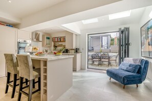 Interior - 3 Bed in Padstow (oc-f33036) (Padstow)