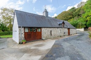 Exterior - 2 Bed in Machynlleth (oc-491245) (Llanwrin)