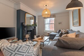 TV, fireplace - 2 Bed in Southwold (oc-brec) (Southwold)