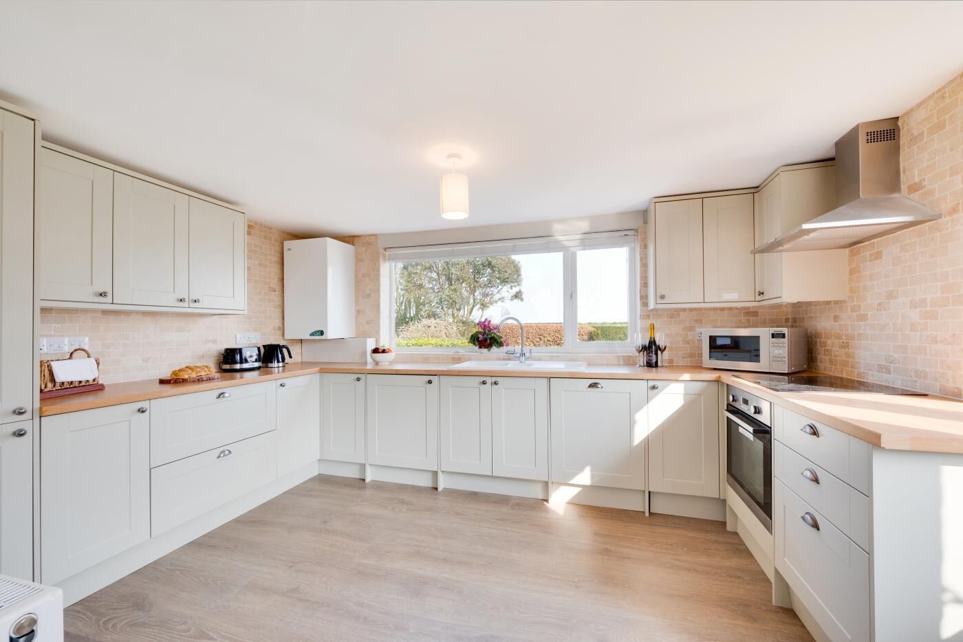 ميكروويف، فرن، غسالة أطباق، مستلزمات طهي/أطباق/أوعية