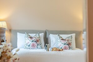 3 bedrooms, iron/ironing board, free WiFi, bed sheets - 3 Bed in Aldeburgh (oc-spcot) (Aldeburgh)