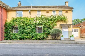 Exterior detail - 3 Bed in Aldeburgh (oc-spcot) (Aldeburgh)