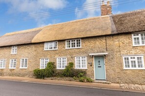 Exterior - 3 Bed in Burton Bradstock (oc-c33542) (Burton Bradstock)
