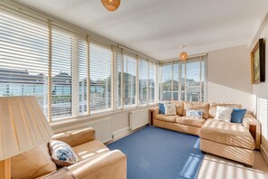 TV - 4 Bed in Old Hunstanton (oc-1809) (Hunstanton)