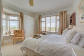 Iron/ironing board, travel cot, free WiFi, bed sheets - 4 Bed in Old Hunstanton (oc-1809) (Hunstanton)