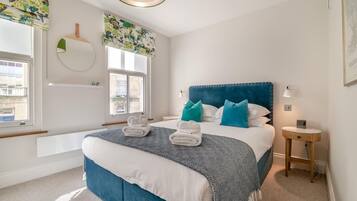 Iron/ironing board, free WiFi, bed sheets