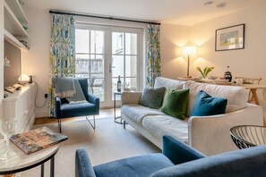 TV - 2 Bed in Bath (oc-bhr44) (Bath)