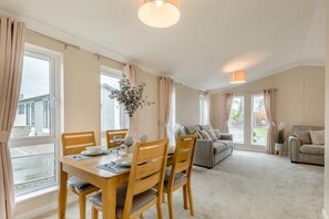 Interior - 2 Bed in Evesham (oc-f33689) (Aldington)