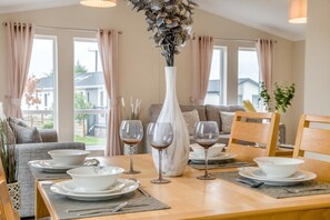 Dining - 2 Bed in Evesham (oc-f33689) (Aldington)