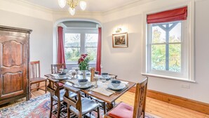 Unclassified image, 3 of 27, button - 3 Bed in Bakewell (oc-r33436) (Bakewell)
