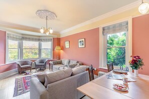 TV - 3 Bed in Bakewell (oc-r33436) (Bakewell)