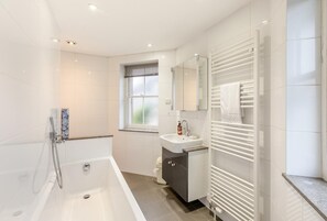 Towels - 3 Bed in Bakewell (oc-r33436) (Bakewell)