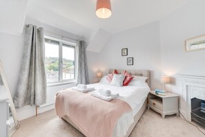3 bedrooms, iron/ironing board, travel cot, free WiFi - 3 Bed in Beer (oc-jb9wes) (Beer)