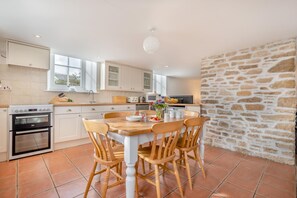 Microwave, oven, dishwasher, high chair - 2 Bed in Rinsey (oc-2chapl) (Ashton)